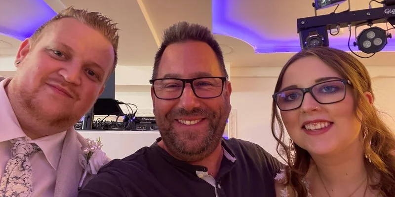 Tami & Manu haben zusammen mit DJ Alex Barnett in Kassel geheiratet
