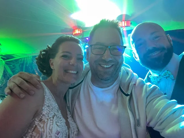 Florence & Eric aus 56753 Trimbs haben sich richtig entschieden mit Ihrem Hochzeits-DJ Alex Barnett.
