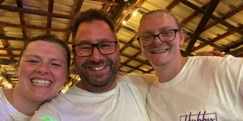 DJ Alexander Barnett bei einer stilvollen Hochzeitsfeier